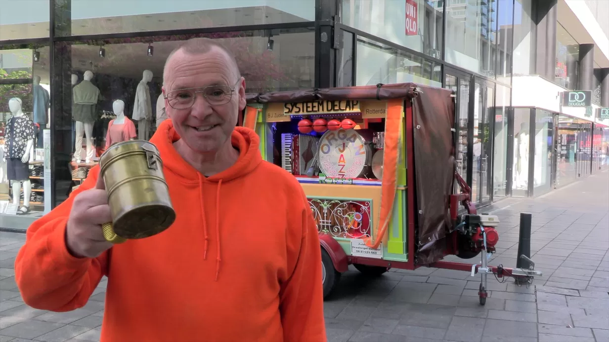 Draaiorgelman en wijkraadslid Wouter brengt muziek én buurtgevoel naar Rotterdam
