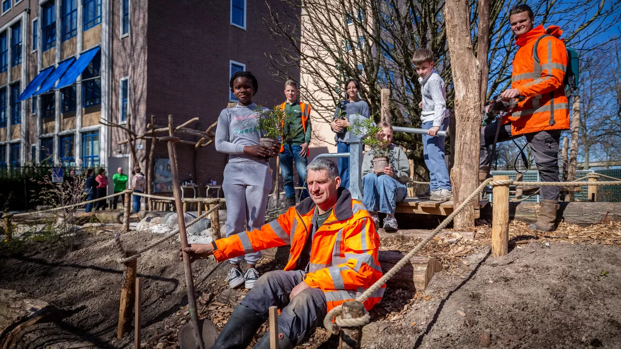 OBS Mathenesse opent nieuw schoolplein: “Ik had niet gedacht dat het zo mooi zou worden”