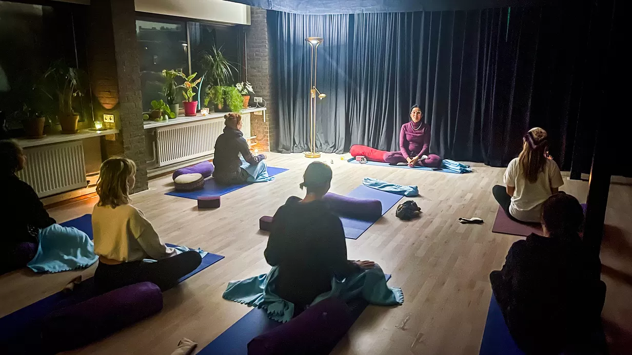 Mindful yoga met Kek